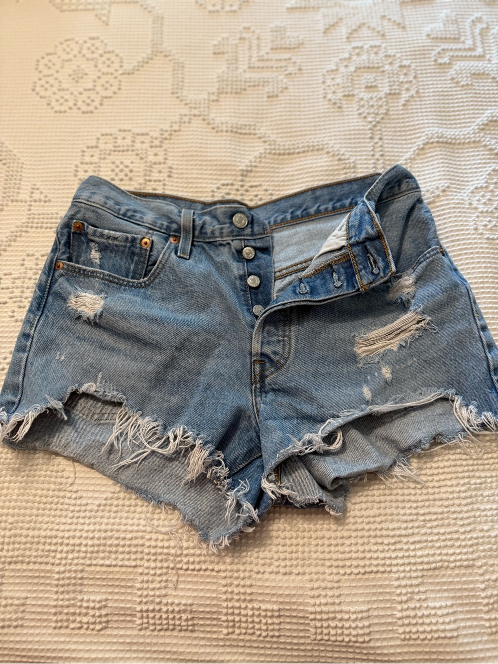 Woman’s Levi 501 denim shorts, sz 30